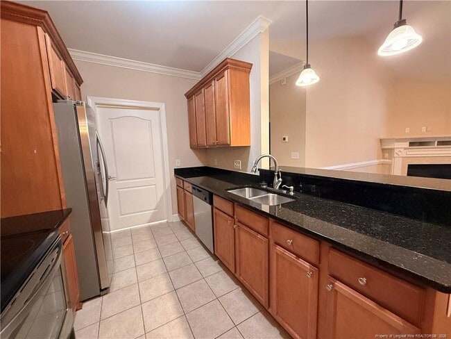 Building Photo - 185 Gallery Dr