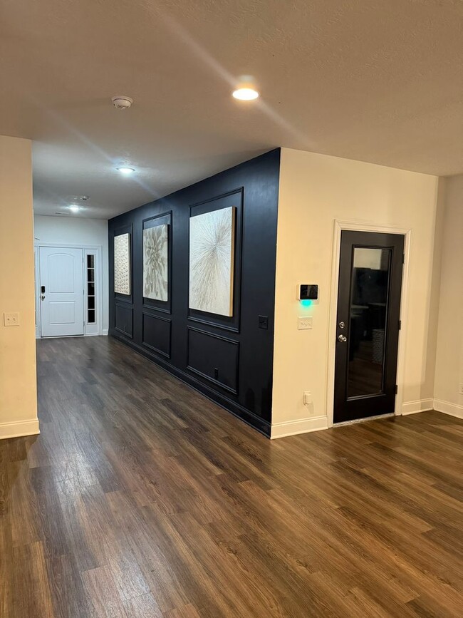 Building Photo - Welcome to your new home!