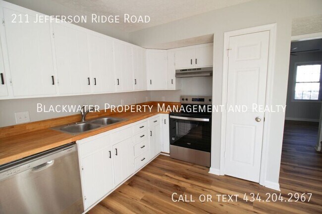 Building Photo - 211 Jefferson Ridge Rd