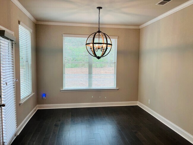 Building Photo - ***MOVE IN SPECIAL - $500 OFF 1ST MONTHS RENT WITH A MOVE IN DATE ON OR BEFORE 6/12.*** Wow! 4 be...