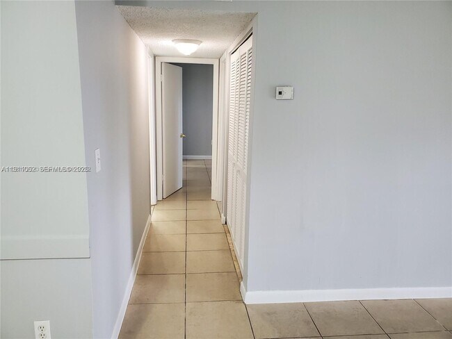 Building Photo - 9310 Fontainebleau Blvd