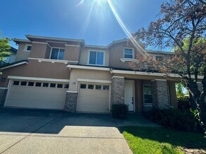Building Photo - Fabulous Serrano Home