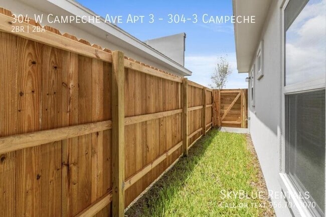 Building Photo - 304 W Campeche Ave