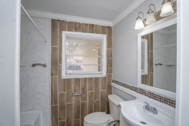 Building Photo - 3 Bedroom Updated Home in Little Rock