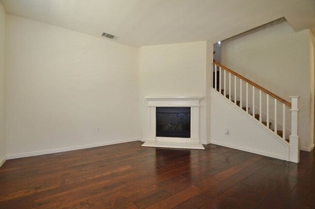 Building Photo - $3,950 / GORGEOUS 4 BEDROOM MODEL HOME IN EDEN SHORES AREA OF HAYWARD