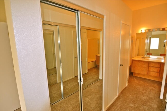 Building Photo - 6909 Rodling Dr