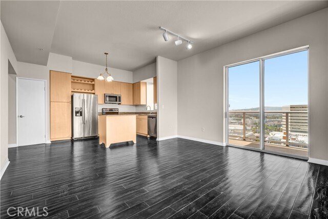 Building Photo - 388 E Ocean Blvd