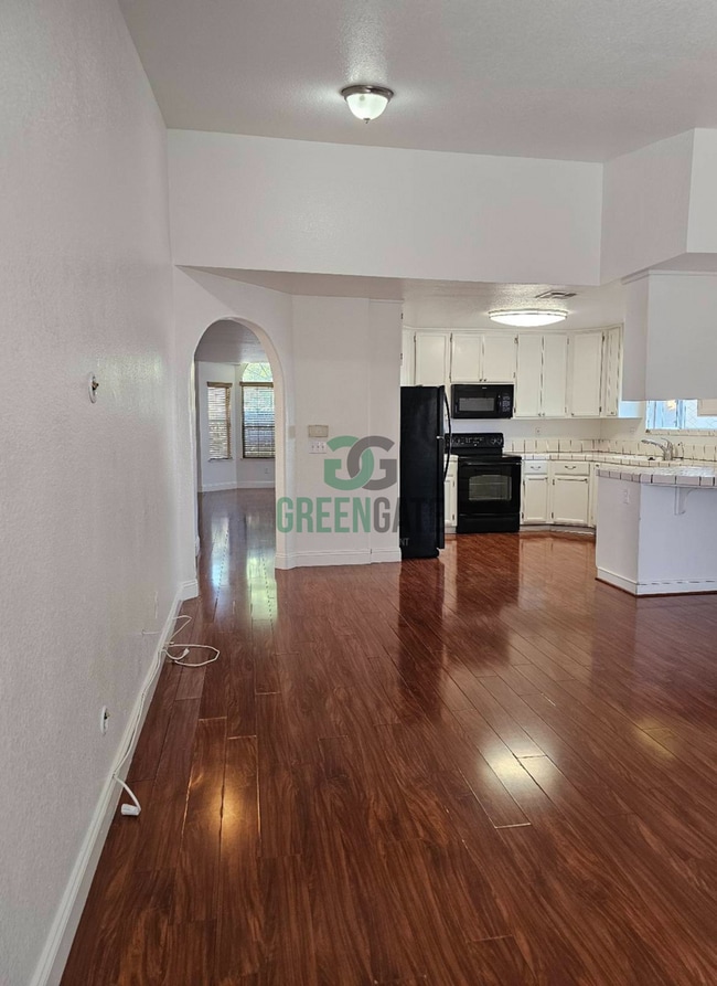 Building Photo - NOW AVAILABLE! Make this spacious 3 bedroo...