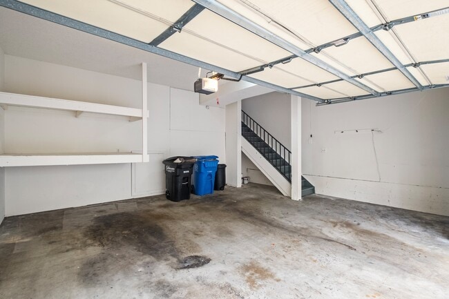 Building Photo - 11260 Overland Ave