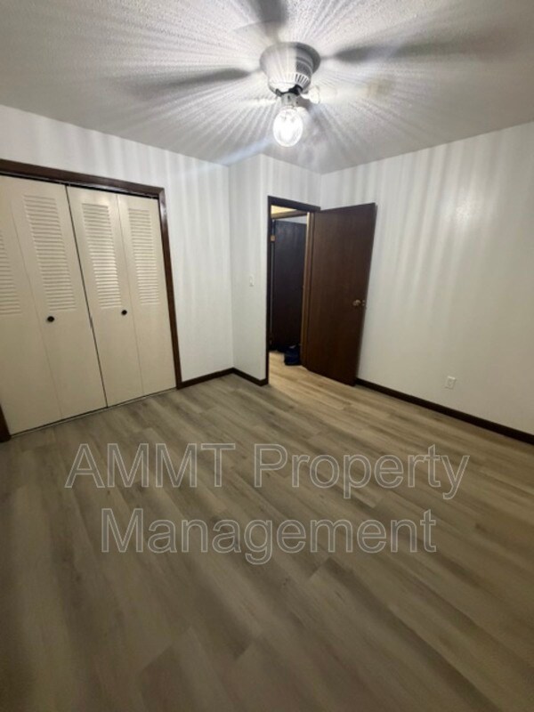 Building Photo - 608 S Garnavillo St