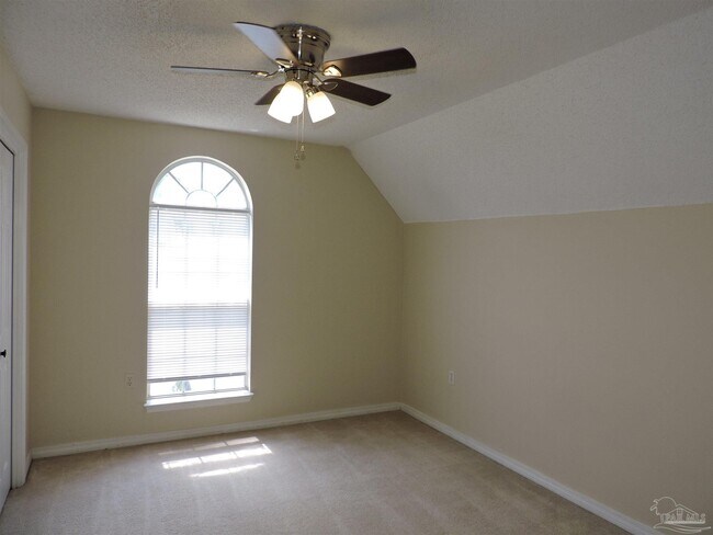 Building Photo - 206 Wildflower Ln