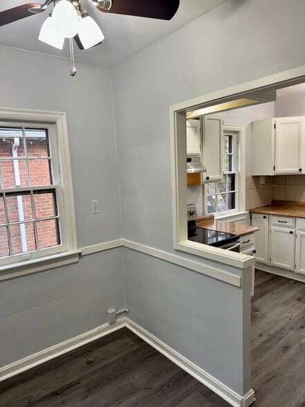 Eat-in kitchen nook, ideal for casual meals, morning coffee, or a small table. - 3682 Glencairn Road