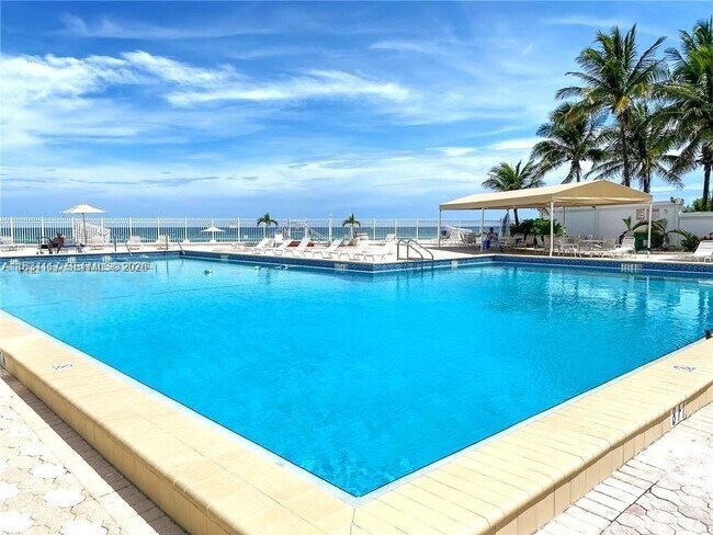 Building Photo - 3505 S Ocean Dr