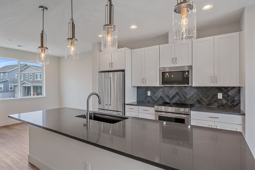 Building Photo - 10860 Lyric St