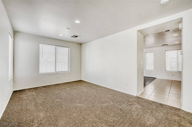 Building Photo - 2562 Begonia Valley Ave