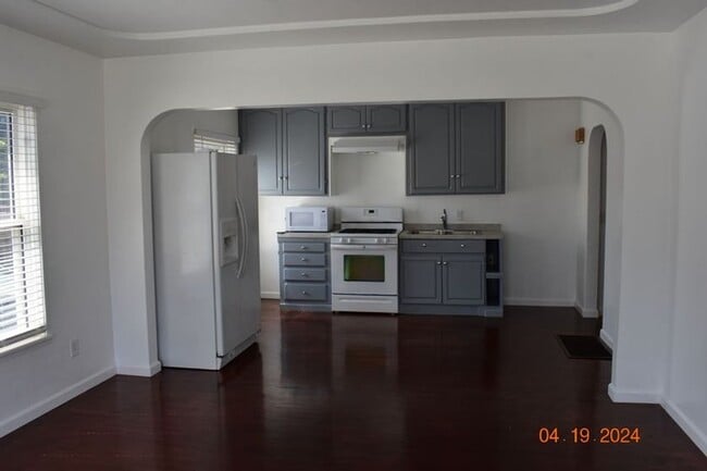 Building Photo - Charming 3 Bedroom Duplex with Original Character – Chula Vista Rental