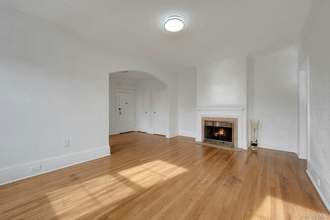 Building Photo - 840 Bronx River Rd