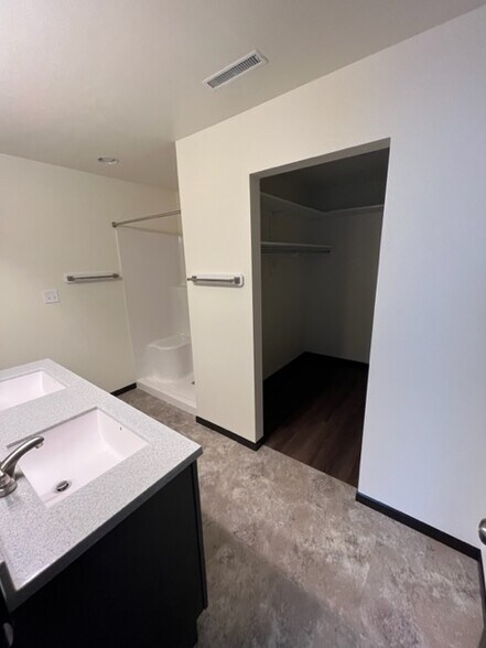 Building Photo - 313 Post Oak Dr