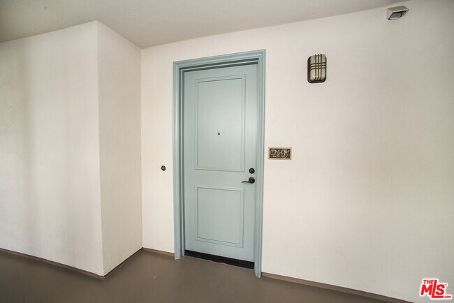 Building Photo - 5625 Crescent Park W