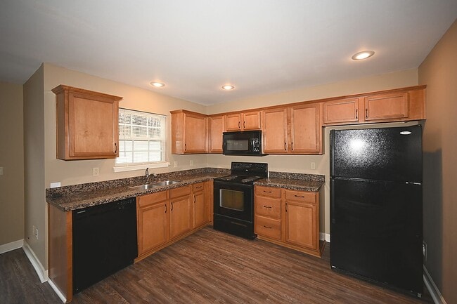 Building Photo - Two Bedroom & 2.5 Bath Townhome with 1 car garage in Oak Valley Estates