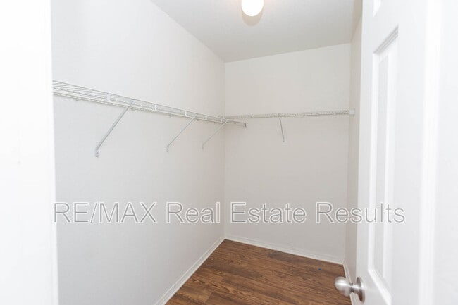 Building Photo - 5411 SW Cherry Creek Rd