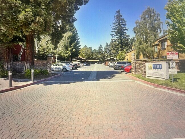 Building Photo - 764 Teatree Ct