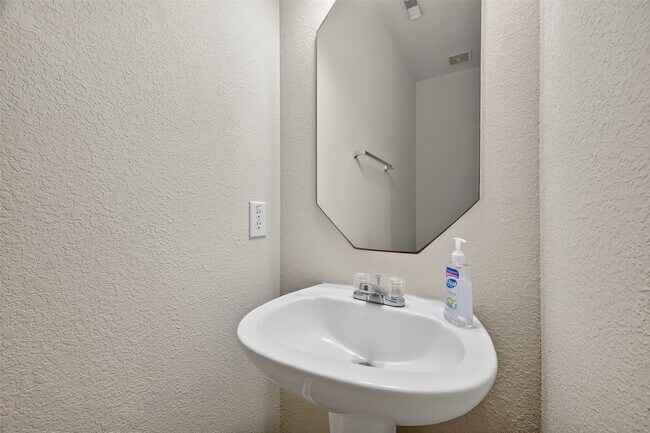 Building Photo - 21515 White Falls Ln