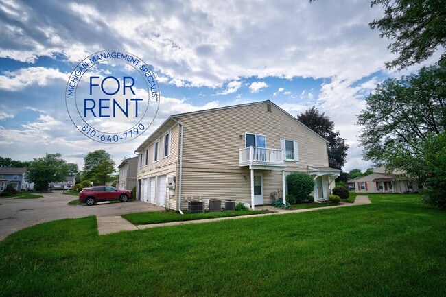 Building Photo - 9435 N Parkwood Dr