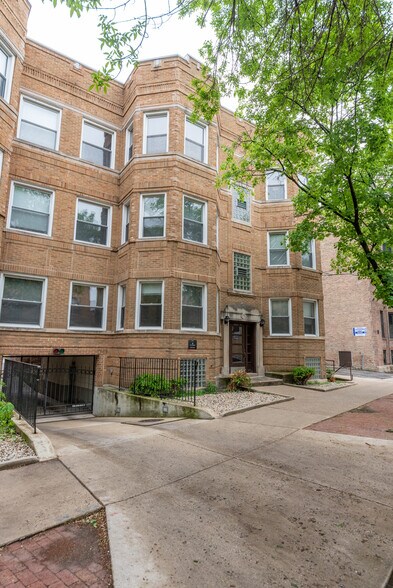 Primary Photo - 3415 N Elaine Pl