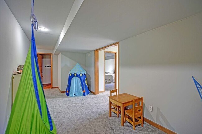 Building Photo - 185 Sky Vista Pl