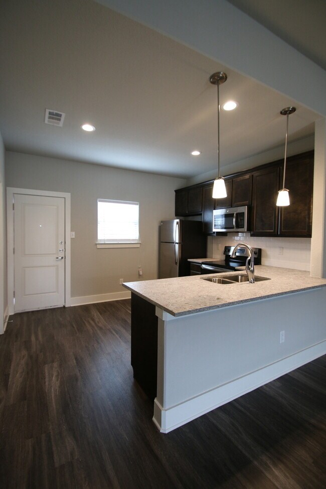 Building Photo - Move In Ready! – 3BD/2BA Azle Duplex | Granite Counters, Stainless Steel Appliances, Hardwood-Loo...