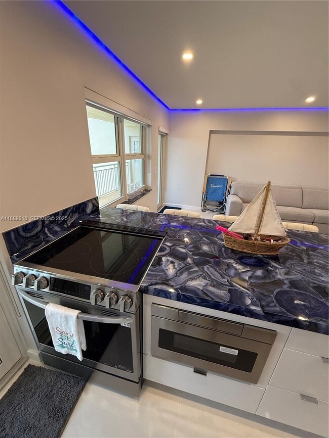 Building Photo - 901 S Surf Rd