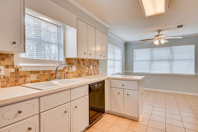 Building Photo - 3882 Villa Ln