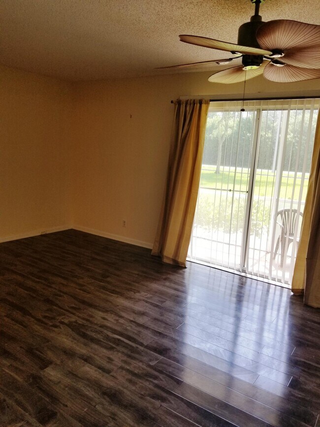 Building Photo - 87 Mansfield C