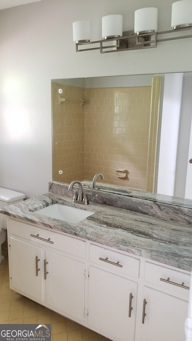 Building Photo - 4270 E Hamill Dr