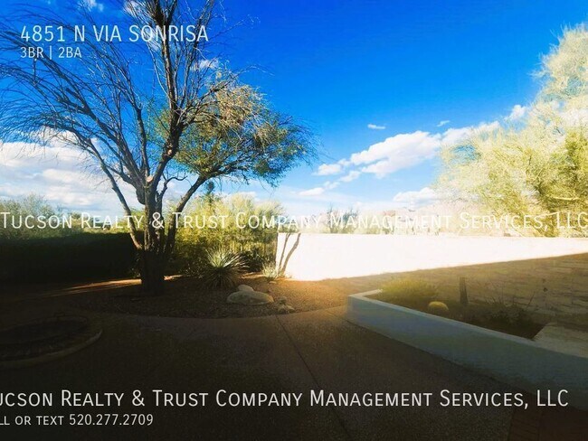Building Photo - 4851 Vía Sonrisa