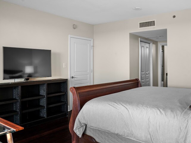 Building Photo - 300 S Duval St