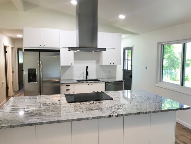 Building Photo - 4 Bed 2 Bath Home in South Boulder!