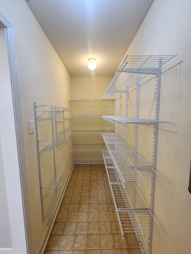 Building Photo - Spacious 4BR Home with New LVP Flooring an...