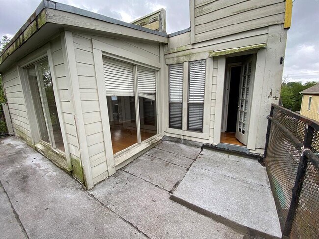 Building Photo - 404 Hawthorne St