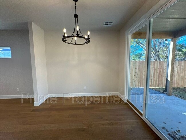 Building Photo - 1022 E Delmar Pl