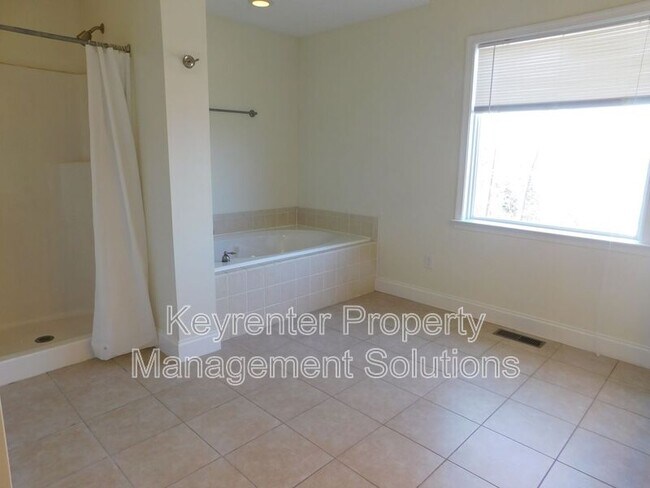 Building Photo - 20 Enchanted View Cir