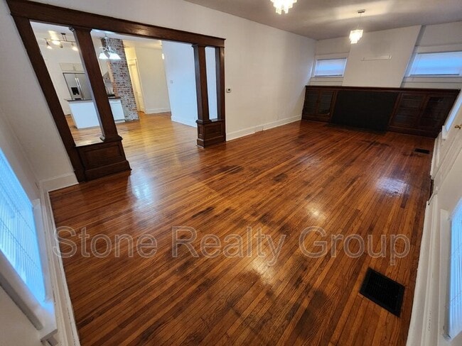 Building Photo - 1319 S 4th St