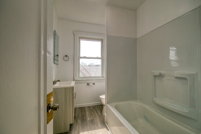 Bathroom - 1869 Perrott Ave