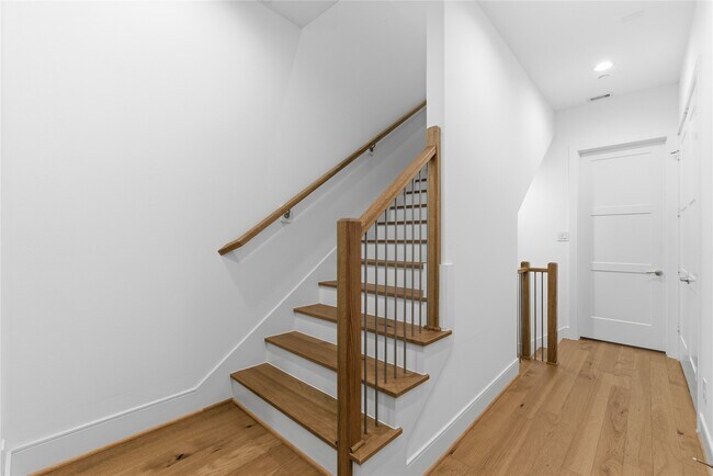 Building Photo - 2412 Canal St