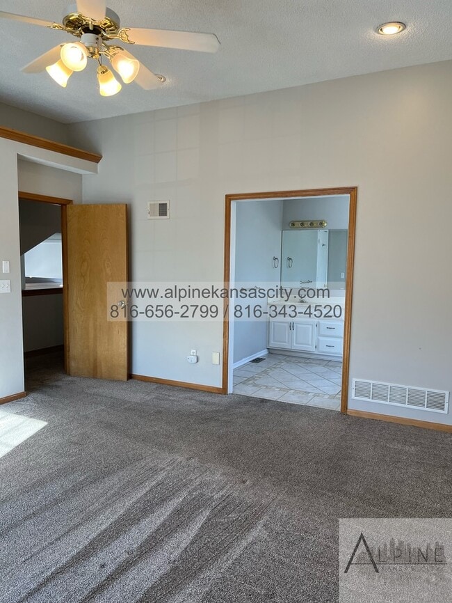 Building Photo - Beautiful California Split in Platte County