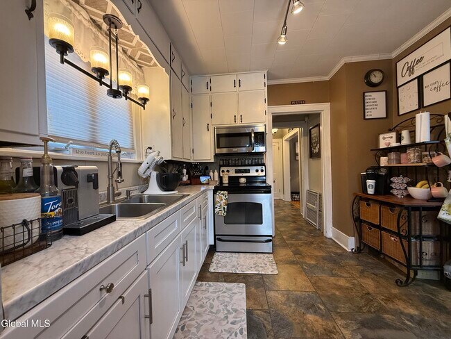 Building Photo - 21 Baker St