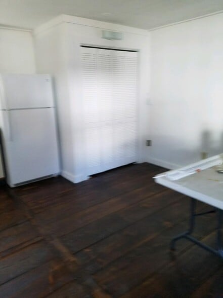 Building Photo - 12 Church St