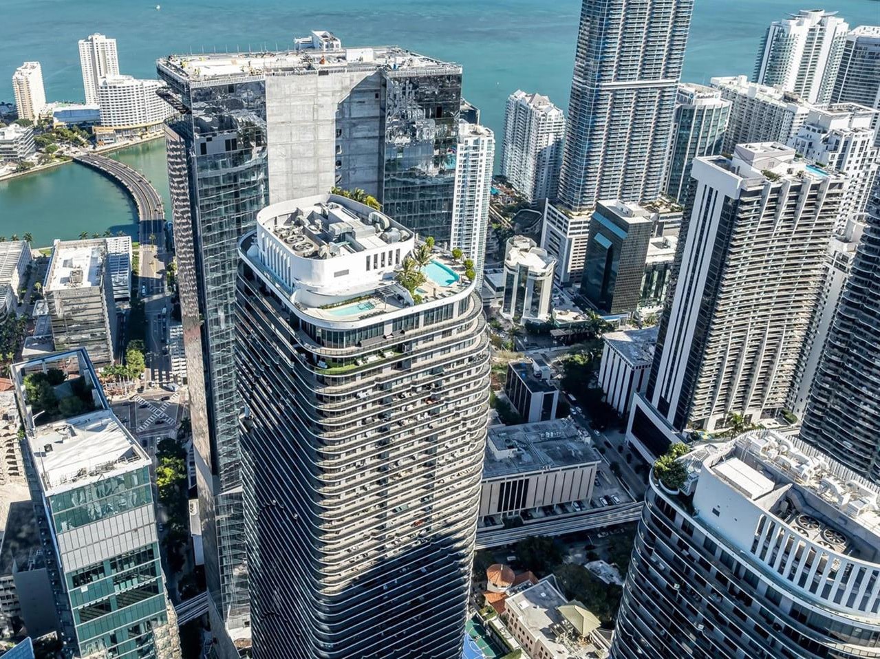 Building Photo - 801 S Miami Ave