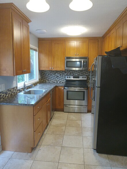 Building Photo - 1934 SE Tenino St